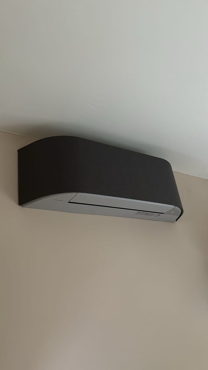 Toshiba Haori binnenunit met zwart stoffen front